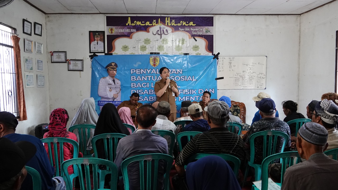 Bupati HST Salurkan Bantuan Sosial untuk Lansia dan Penyandang Disabilitas di Kecamatan Batang Alai Timur