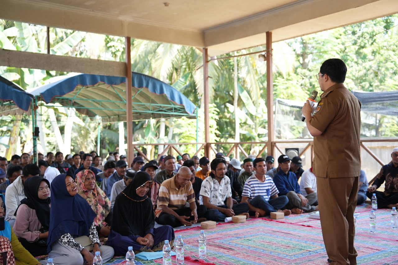 Bupati HST Serahkan Bantuan untuk Peningkatan Kesejahteraan Petani Cabe Rawit