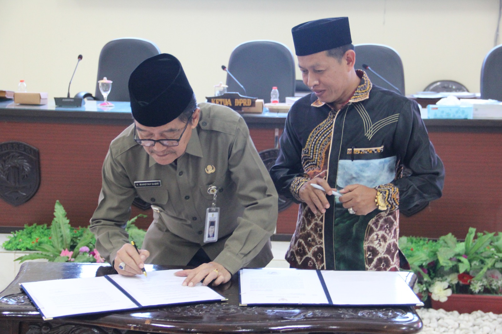 Wabup HST Tandatangani Pakta Integritas dan Sampaikan Rancangan KUA PPAS APBD 2025