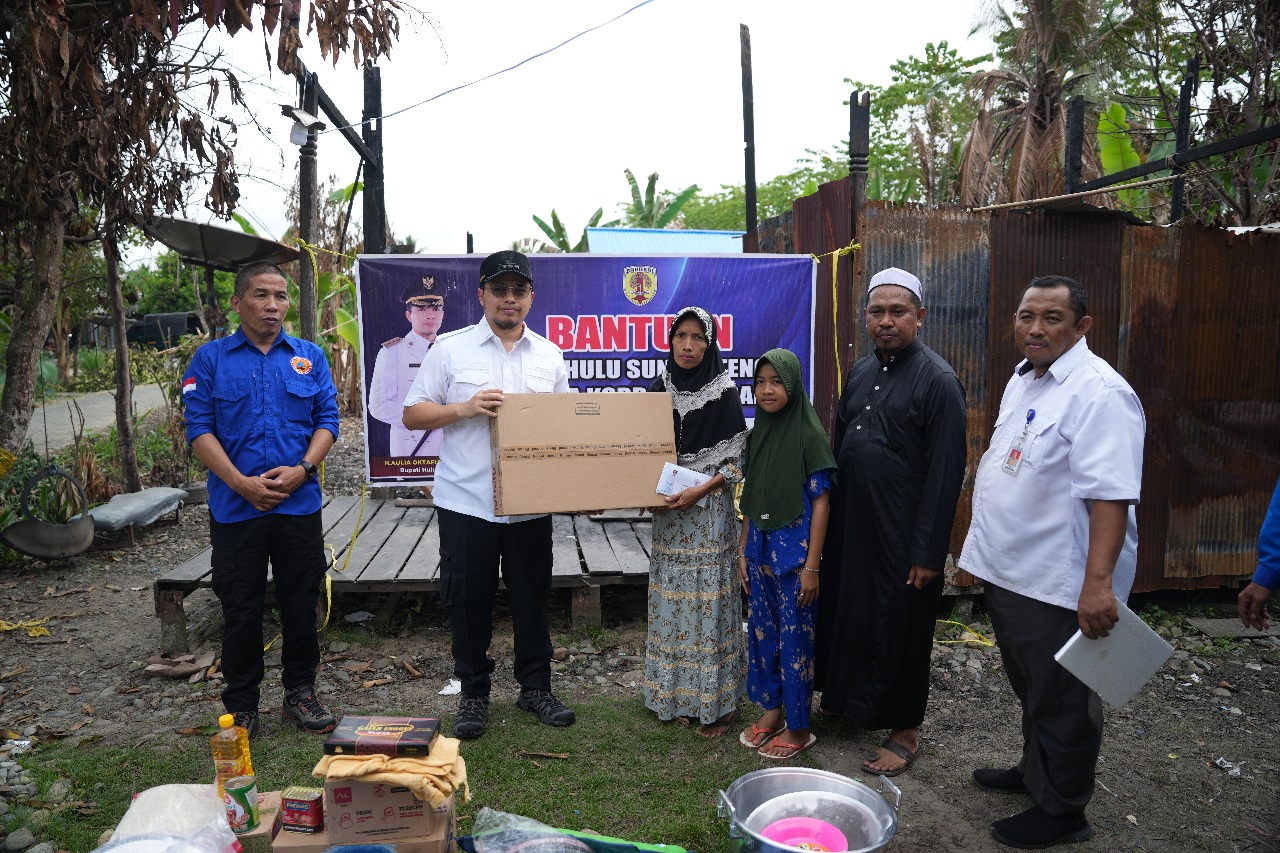 Bupati Hulu Sungai Tengah Bantu Warga Bangkit dari Musibah Kebakaran