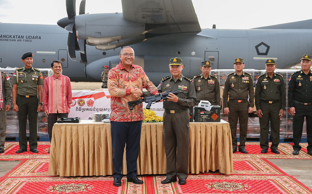 Bantu Modernisasi, Indonesia Kirim Senjata dan Amunisi ke Kamboja