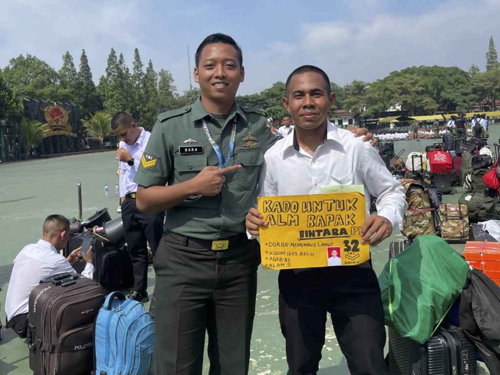 Kisah Inspiratif Joni, Pemanjat Tiang Bendera Kini Jadi Bintara TNI