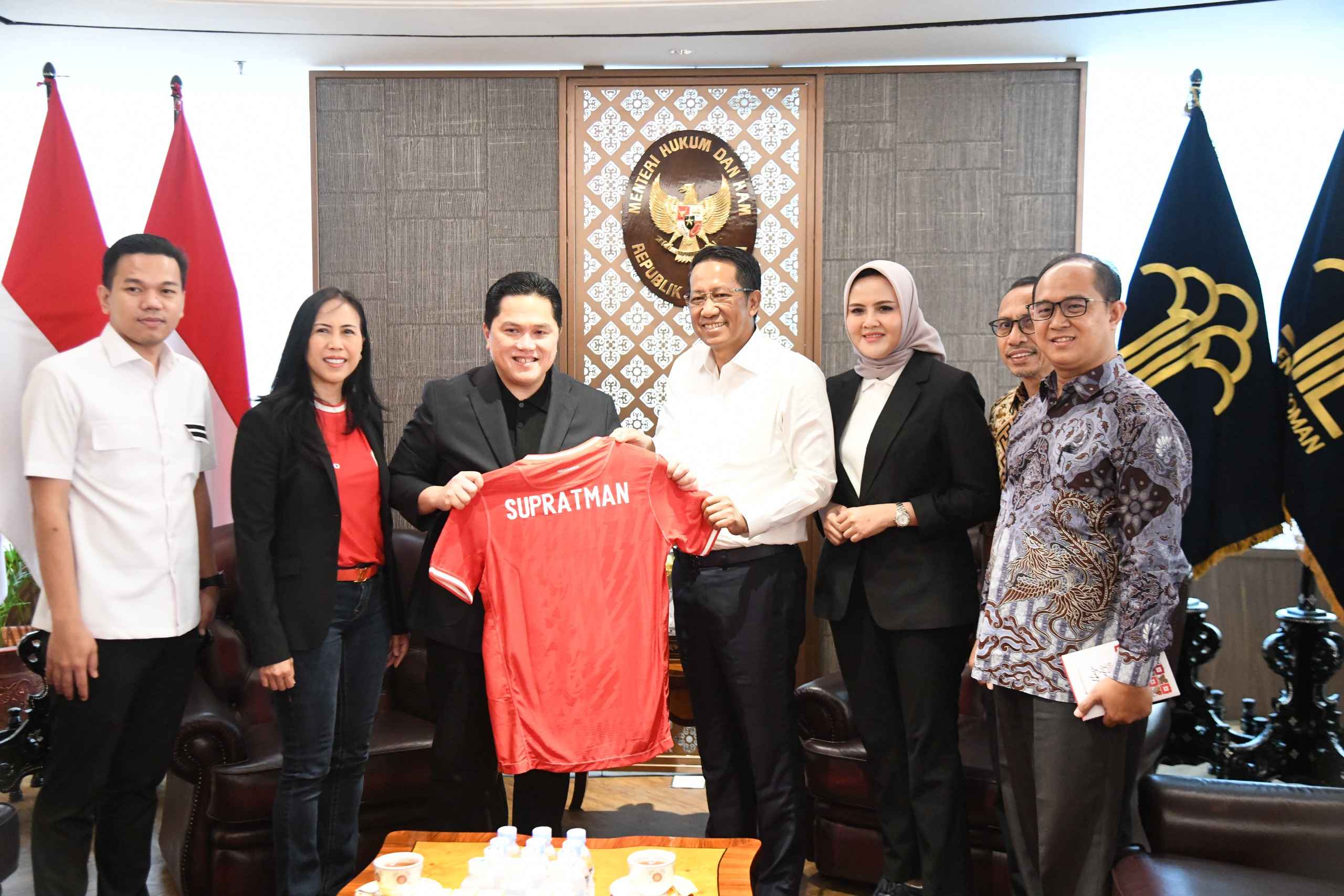 Menkumham dan Erick Thohir Kompak Dukung Prestasi Sepak Bola Nasional