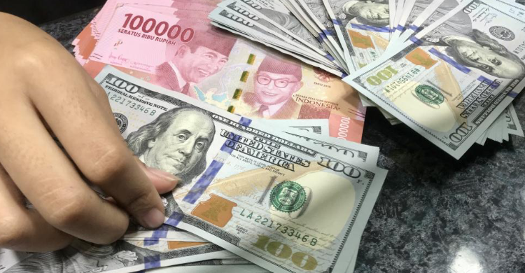 Dolar AS Menguat Terhadap Rupiah, Lemah Lawan Euro dan Yen