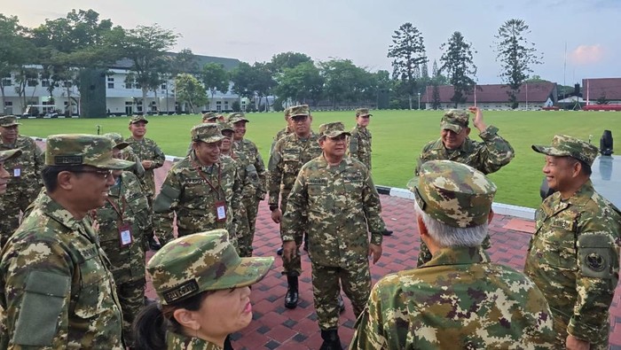 Disiplin di Lapangan Sapta Marga, Prabowo dan Kabinet Latihan Bersama