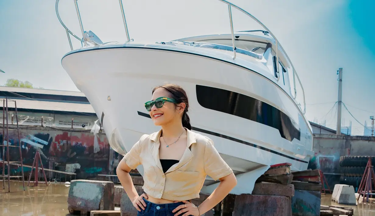 Ultah ke-28, Prilly Latuconsina Pamer Yacht Baru di Instagram