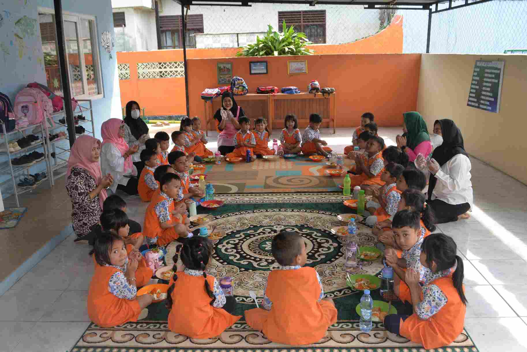 Berlanjut, Dapur Mandiri Lanud Sjamsudin Noor Salurkan Program Makan Siang Bergizi Gratis