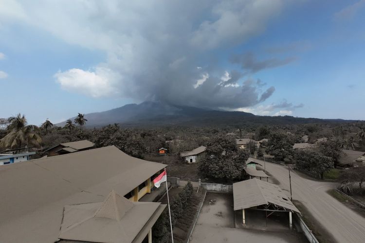 Fakta Menarik Gunung Lewotobi: Kembar, Aktif, dan Berbahaya