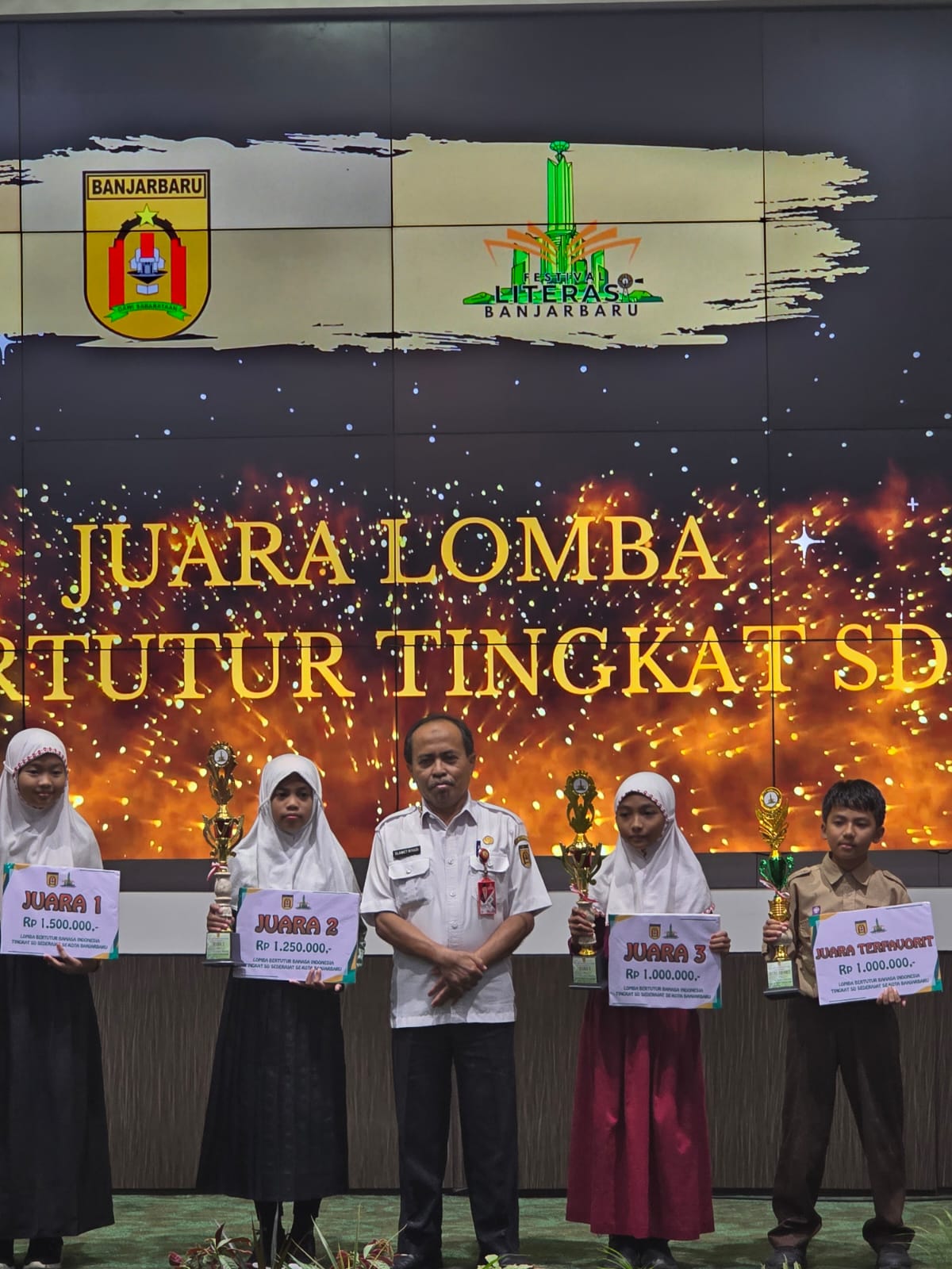 Angger Raih Juara Favorit Lomba Bertutur Bahasa Indonesia