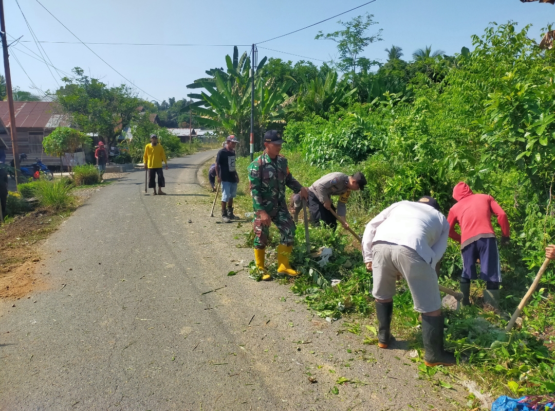 Babinsa dan Bhabinkamtibmas di Barabai Galakkan Gotong Royong Kebersihan