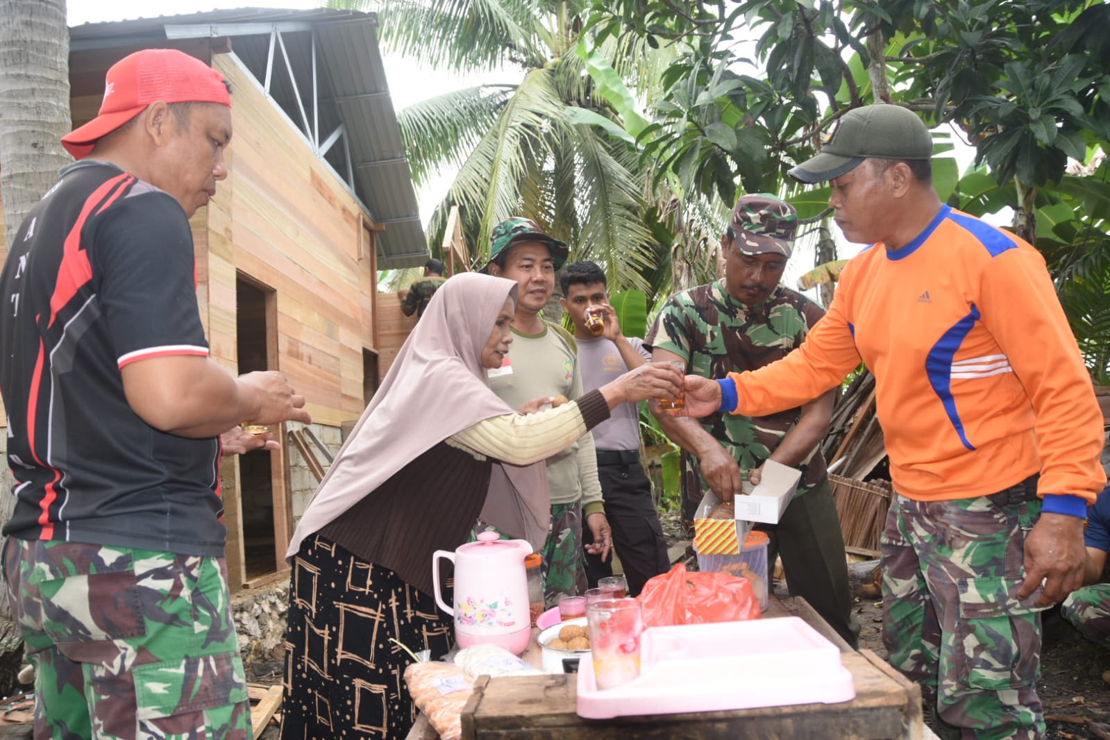 Mak Kurba Tak Sendiri, Warga dan TNI Bahu Membahu Bangun Harapan