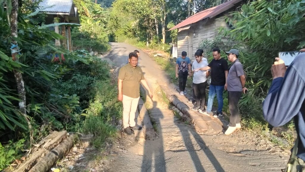 Peninjauan Jembatan Desa Batu Panggung Kecamatan Haruyan