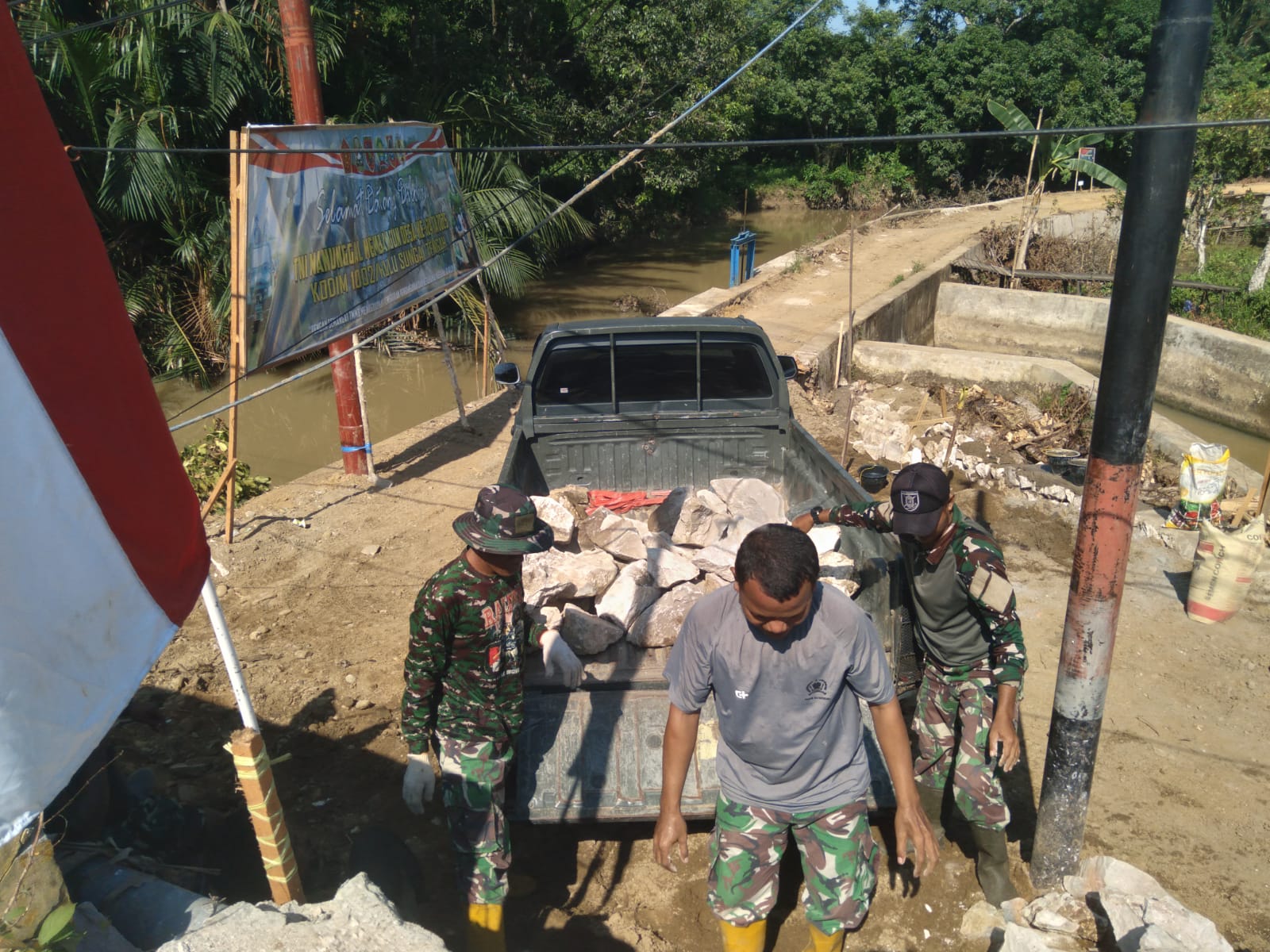 Satgas TMMD 124 Kodim 1002/HST Pacu Pembangunan Jalan di Haruyan