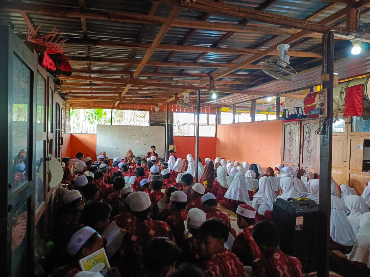 Peringati Hardiknas 2025, SDN Kahakan Kalibaru Tanamkan Nilai Karakter dan Cinta Tanah Air