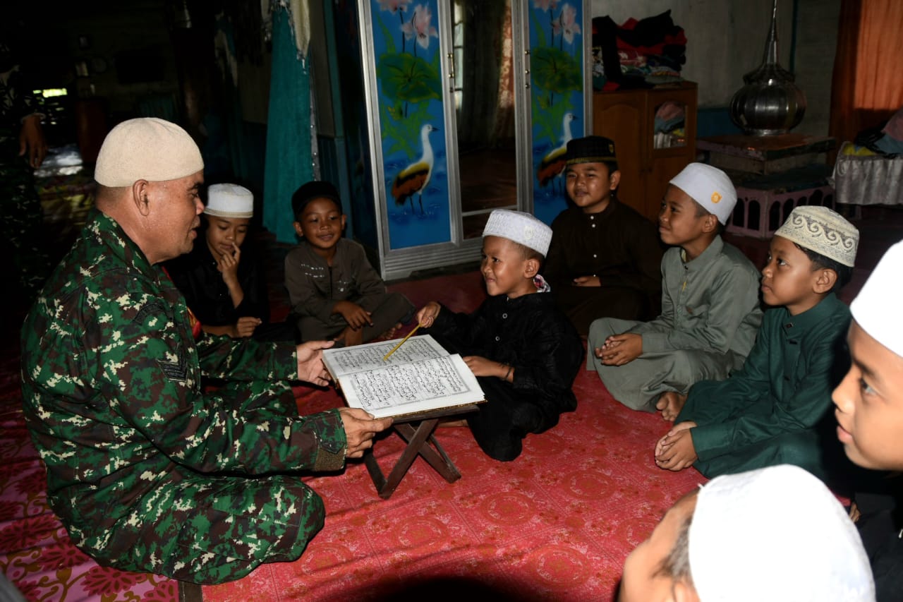 Satgas TMMD di Haruyan, Tak Hanya Bangun Fisik tapi Juga Ajari Akhlak Anak-anak