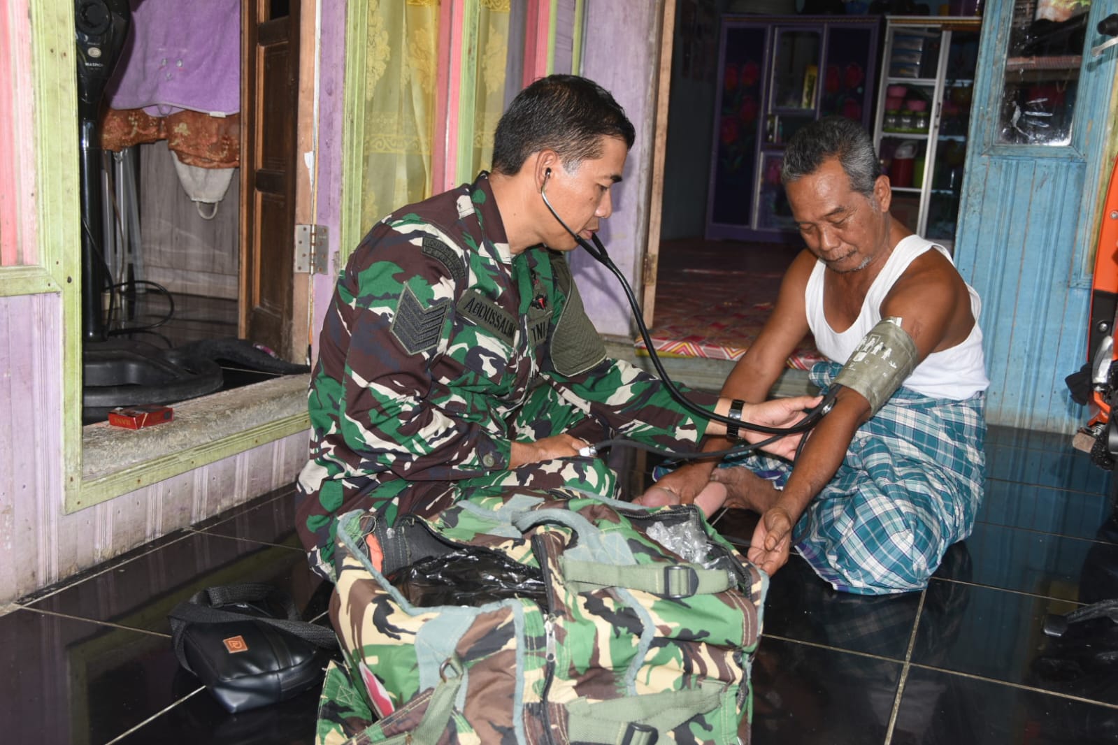 Warga Pengambau Hilir Luar Dapat Layanan Kesehatan Gratis dari Satgas TMMD Kodim 1002/HST
