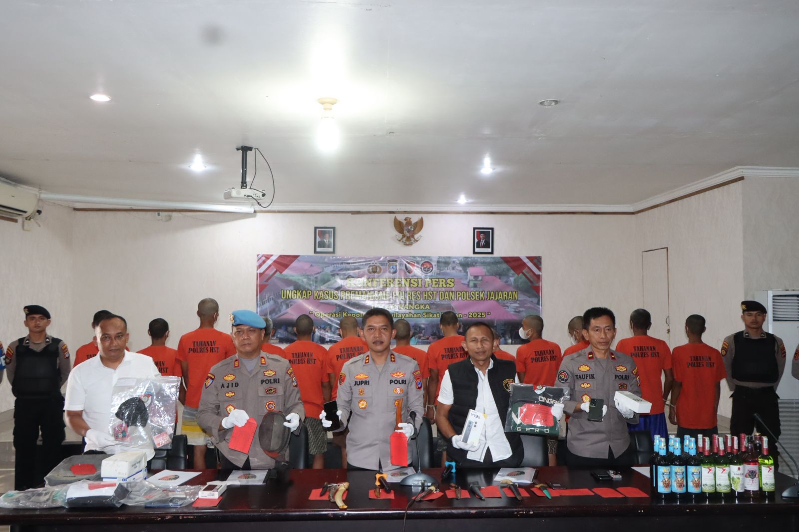 Mulai dari Sajam hingga Narkoba, Polres HST Amankan 14 Tersangka Kejahatan