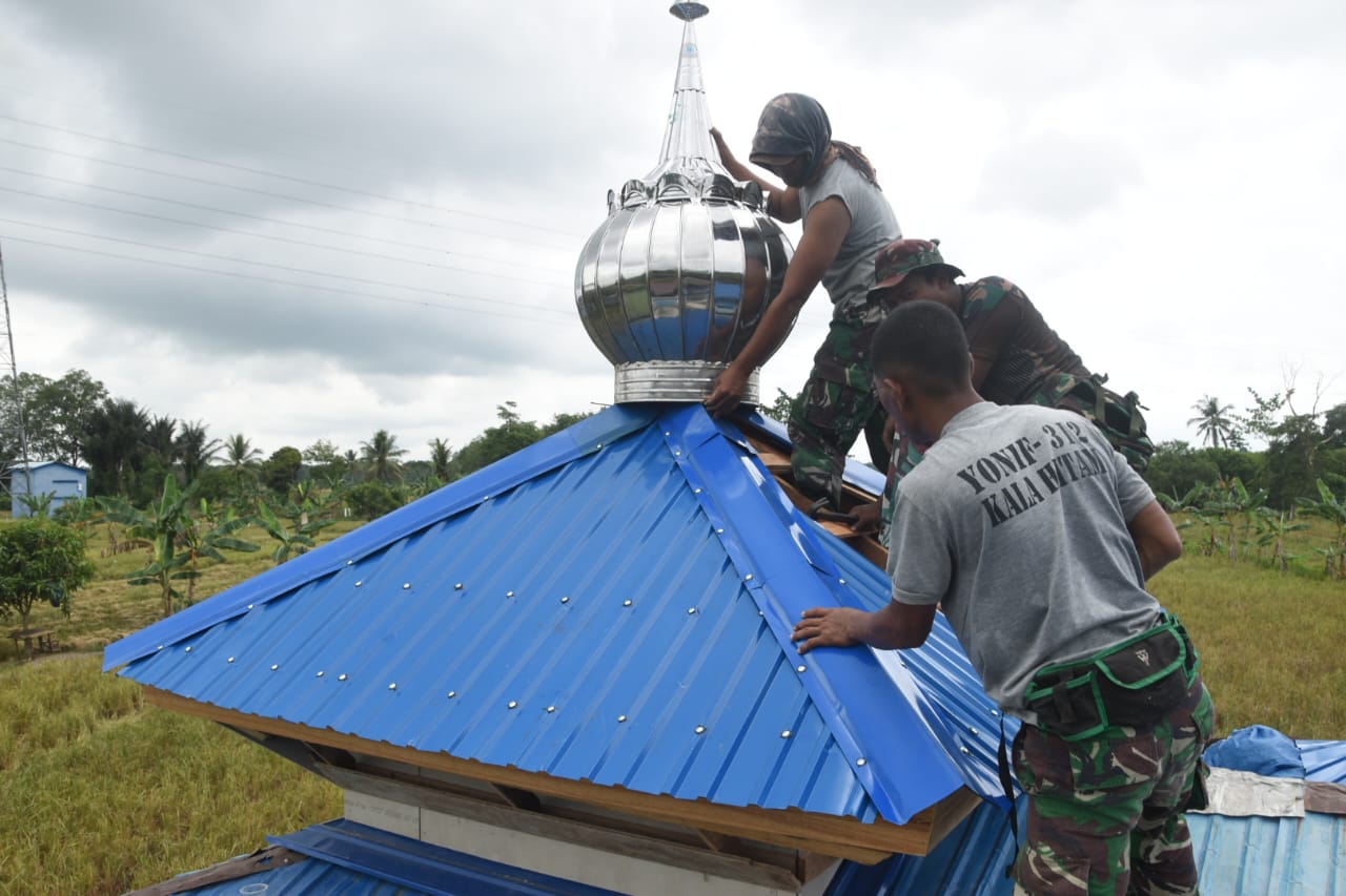 Langgar Darussalam Direhab, Satgas TMMD Mulai Pasang Kuba Kedua