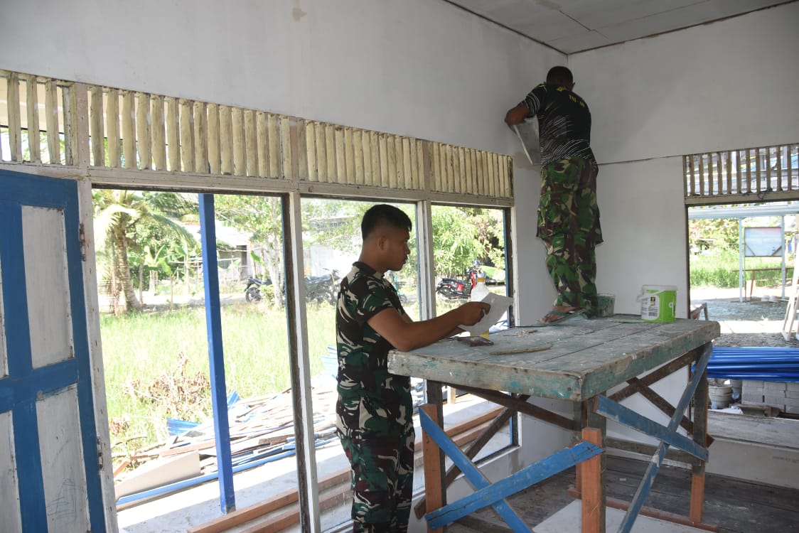 Langgar Darussalam Direhab, Satgas TMMD Kodim 1002/HST Fokus Pasang Kalsiboard
