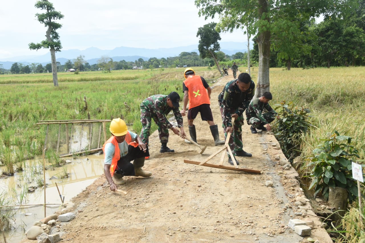 Pembangunan Jalan TMMD Kodim 1002/HST Hampir Rampung, Dansatgas Yakin Sesuai Target