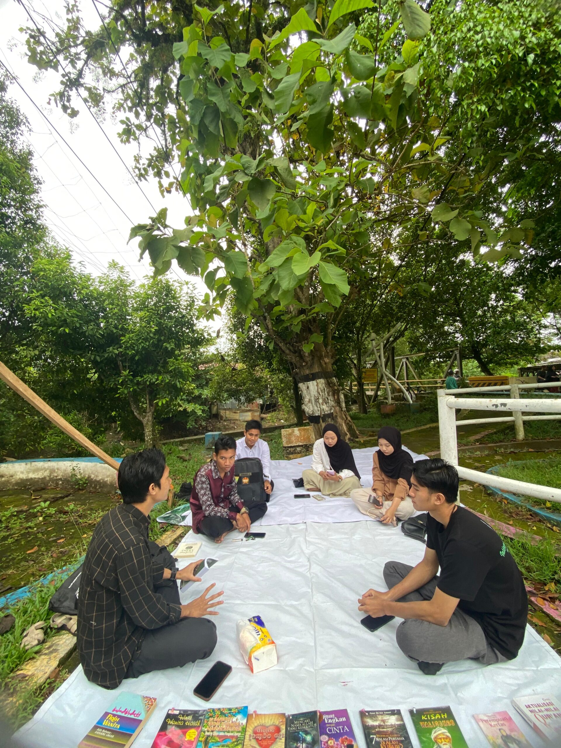 Lapak Baca Bedah Buku di CFD Barabai, Amril Saifan : Dorong Budaya Literasi