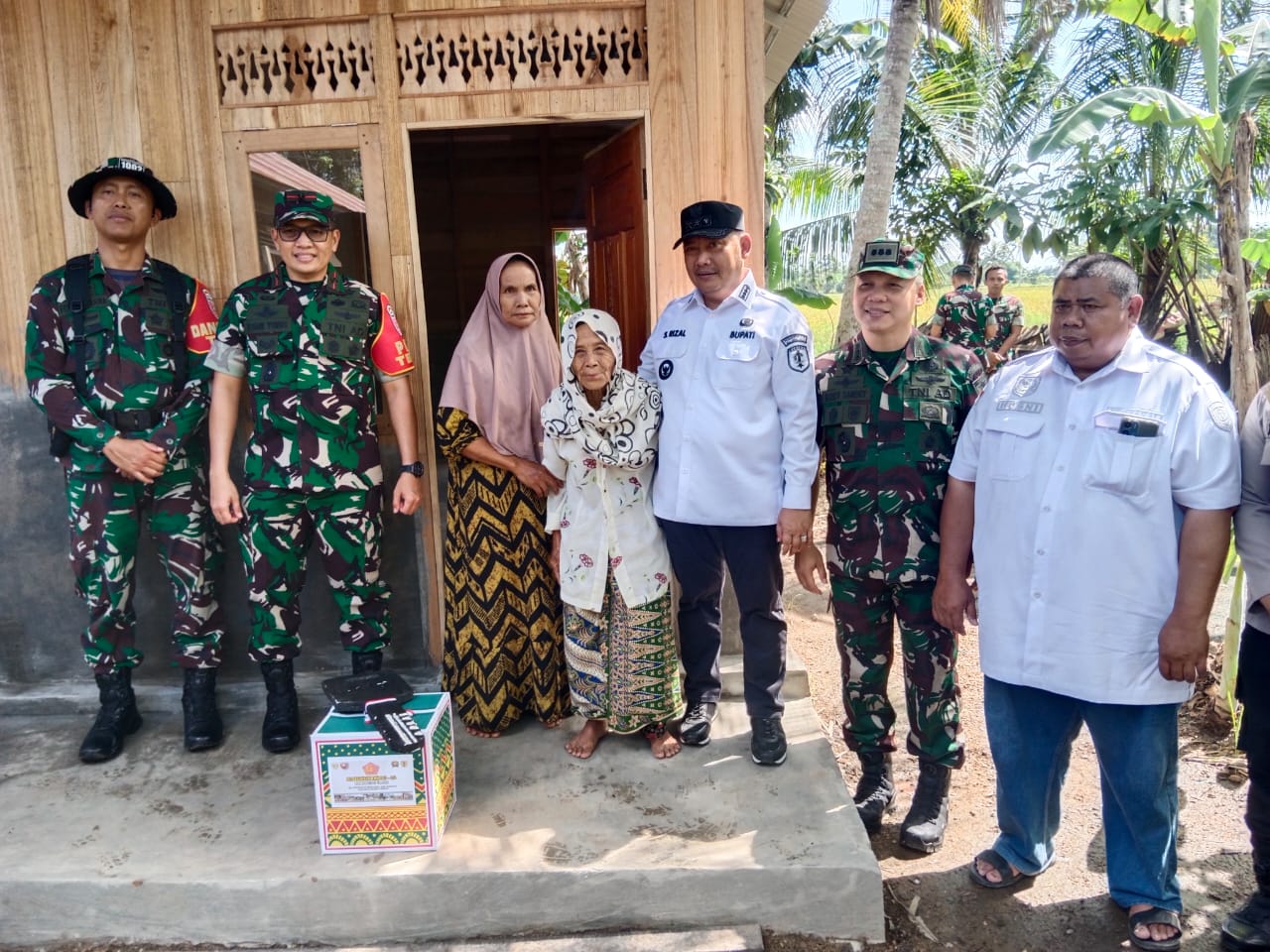 Wajah Bahagia Nenek Kurba Setelah Rumahnya Direhab TNI dalam TMMD ke-124