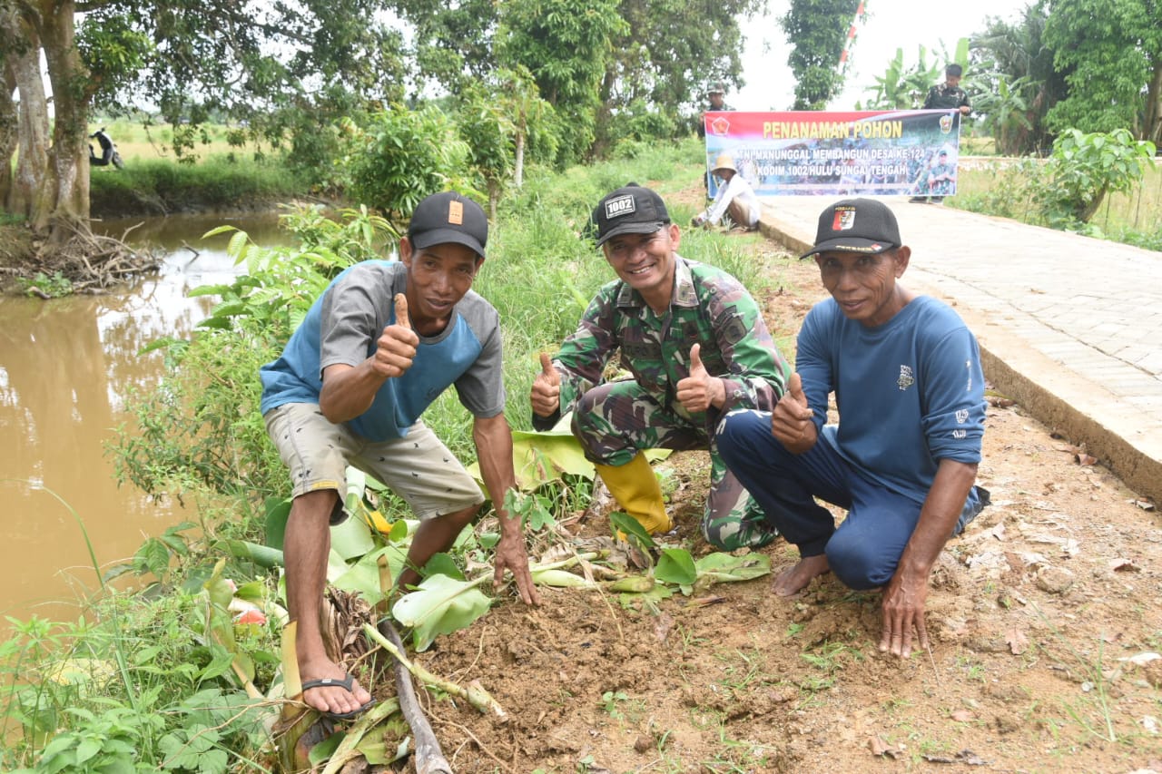 Satgas TMMD Kodim 1002/HST Tanam Ratusan Pohon di Haruyan, Wujud Nyata Peduli Lingkungan