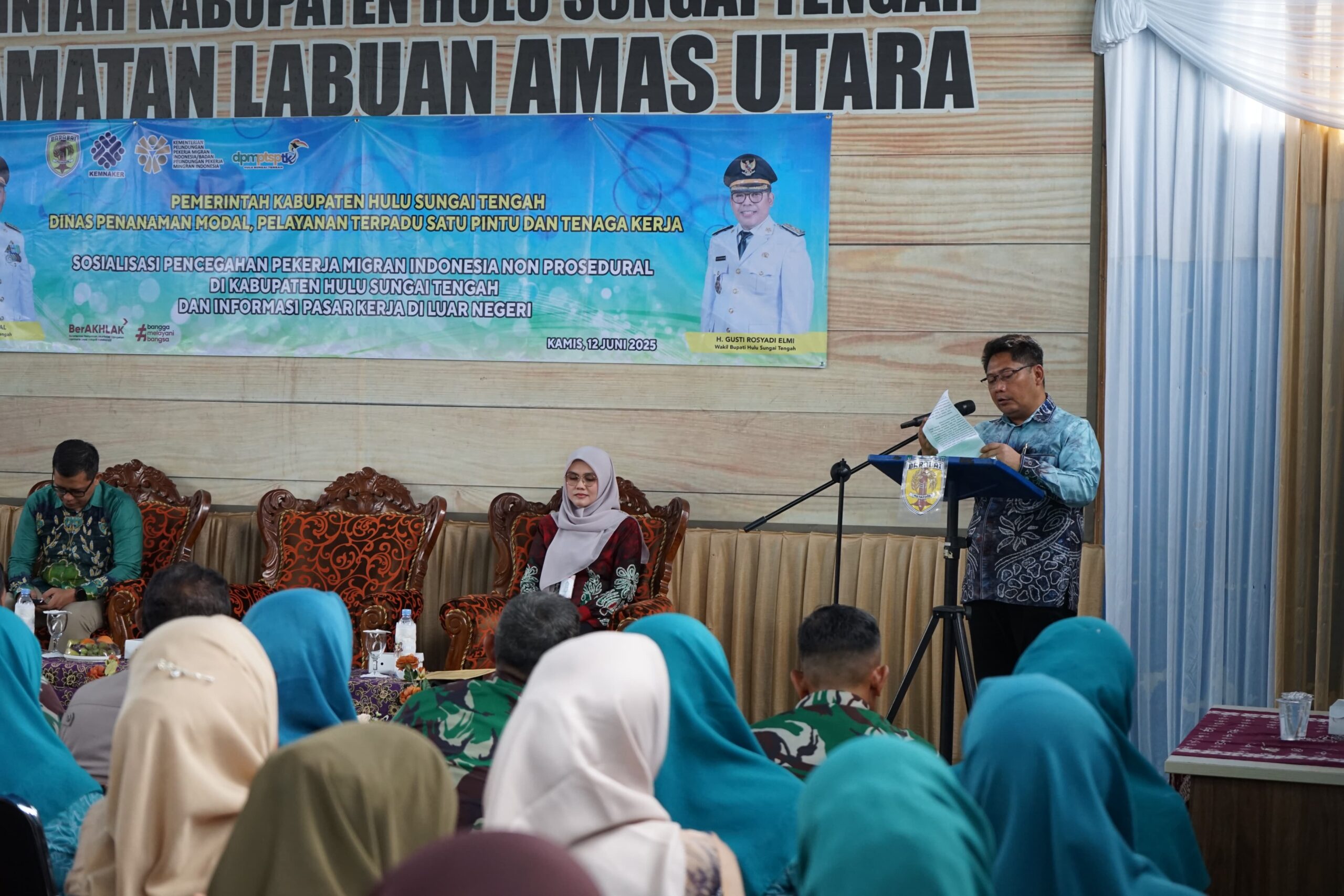 Bupati HST ajak warga Harus Cerdas Pilih Jalur Kerja ke Luar Negeri