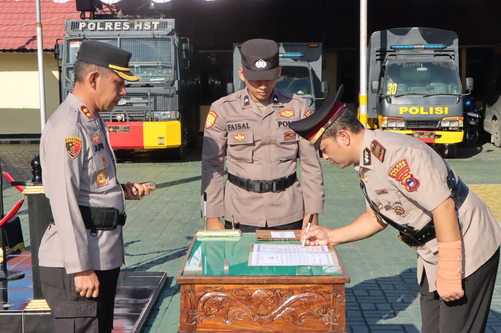 Empat Pejabat Polres HST Berganti, Ini Pesan Kapolres