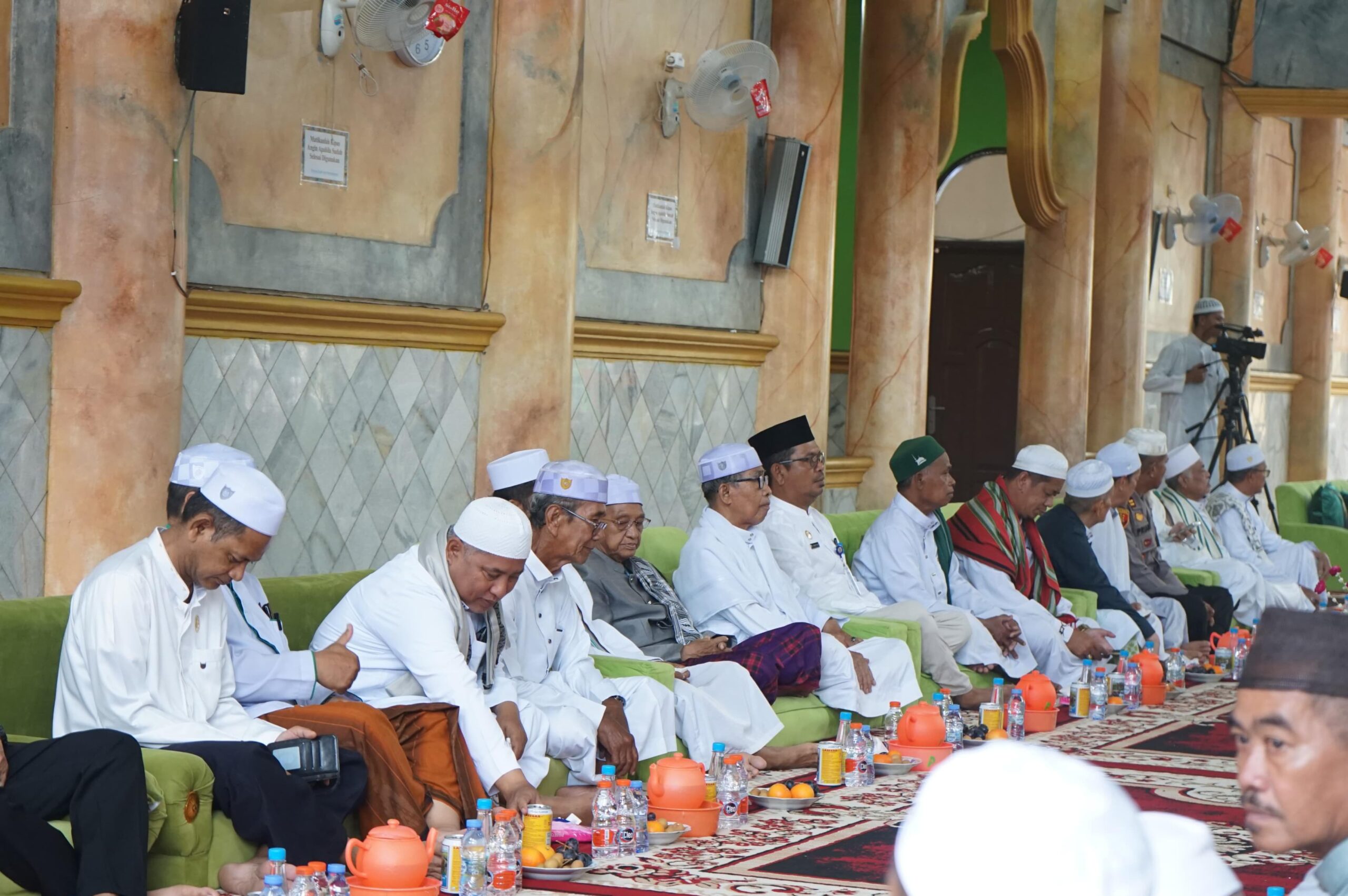 Ribuan Jamaah Penuhi Haul Abah Mahfuz ke 31, Habib Syahab Ajak Umat Utamakan Ilmu dalam Hidup