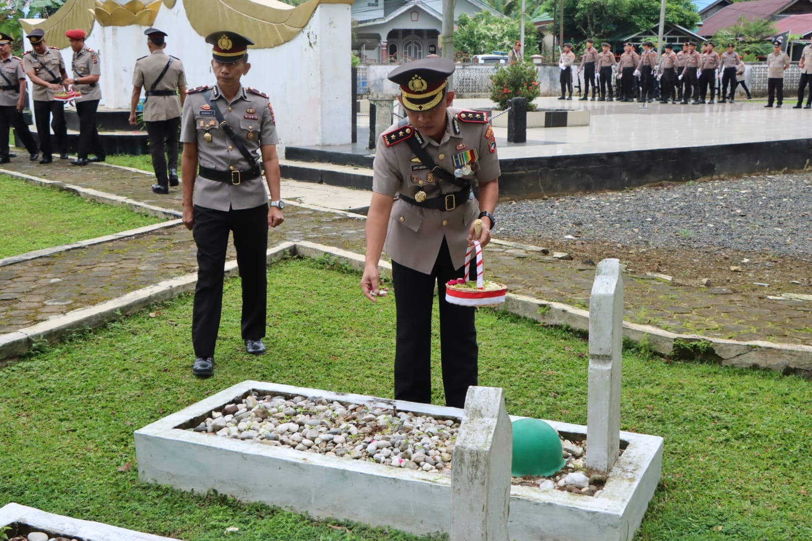 Polres HST Ziarah ke Taman Makan Pahlawan Batu Benawa