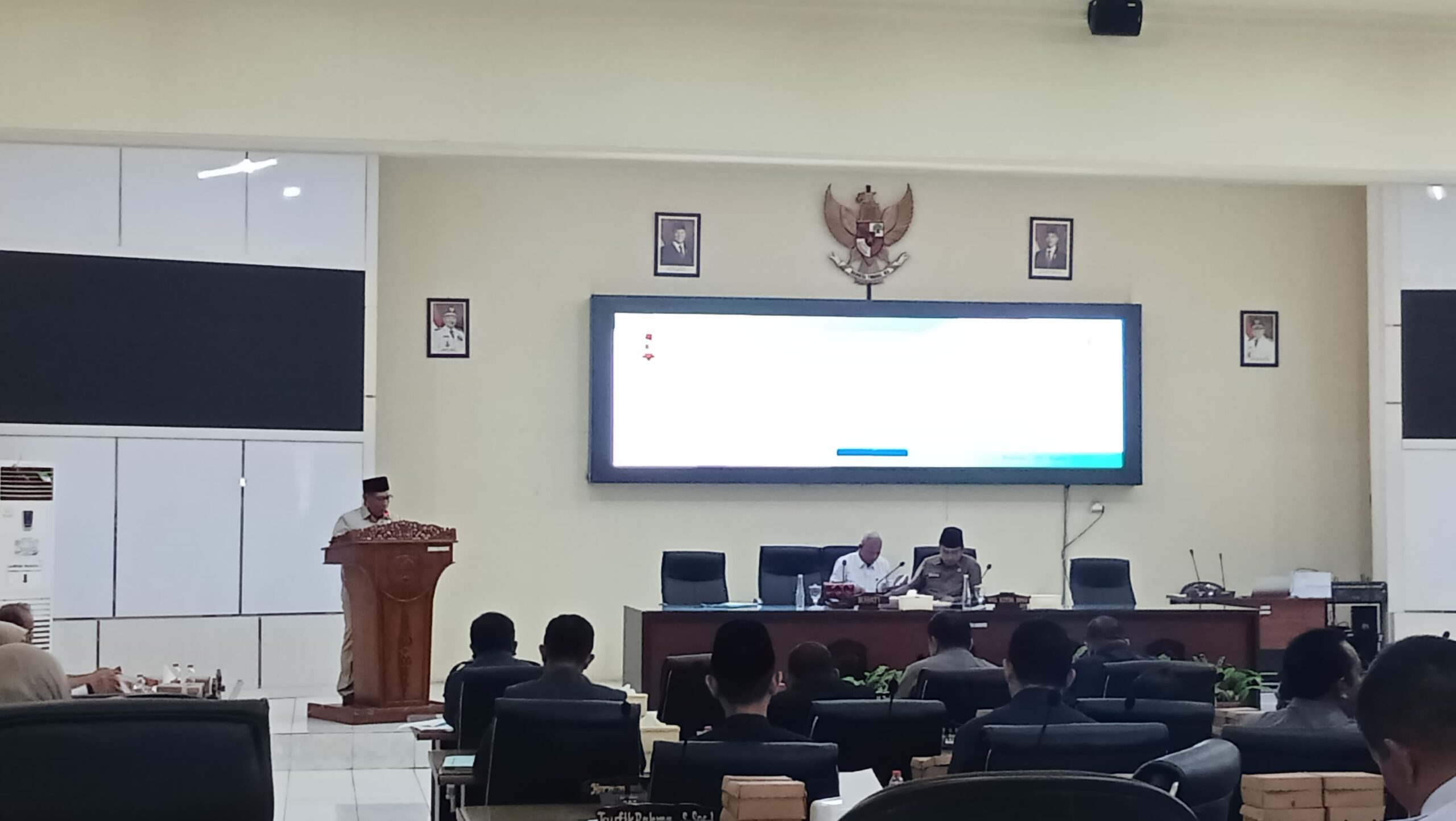 Pemkab HST Sampaikan Raperda Pertanggungjawaban APBD 2024 dalam Rapat Paripurna DPRD