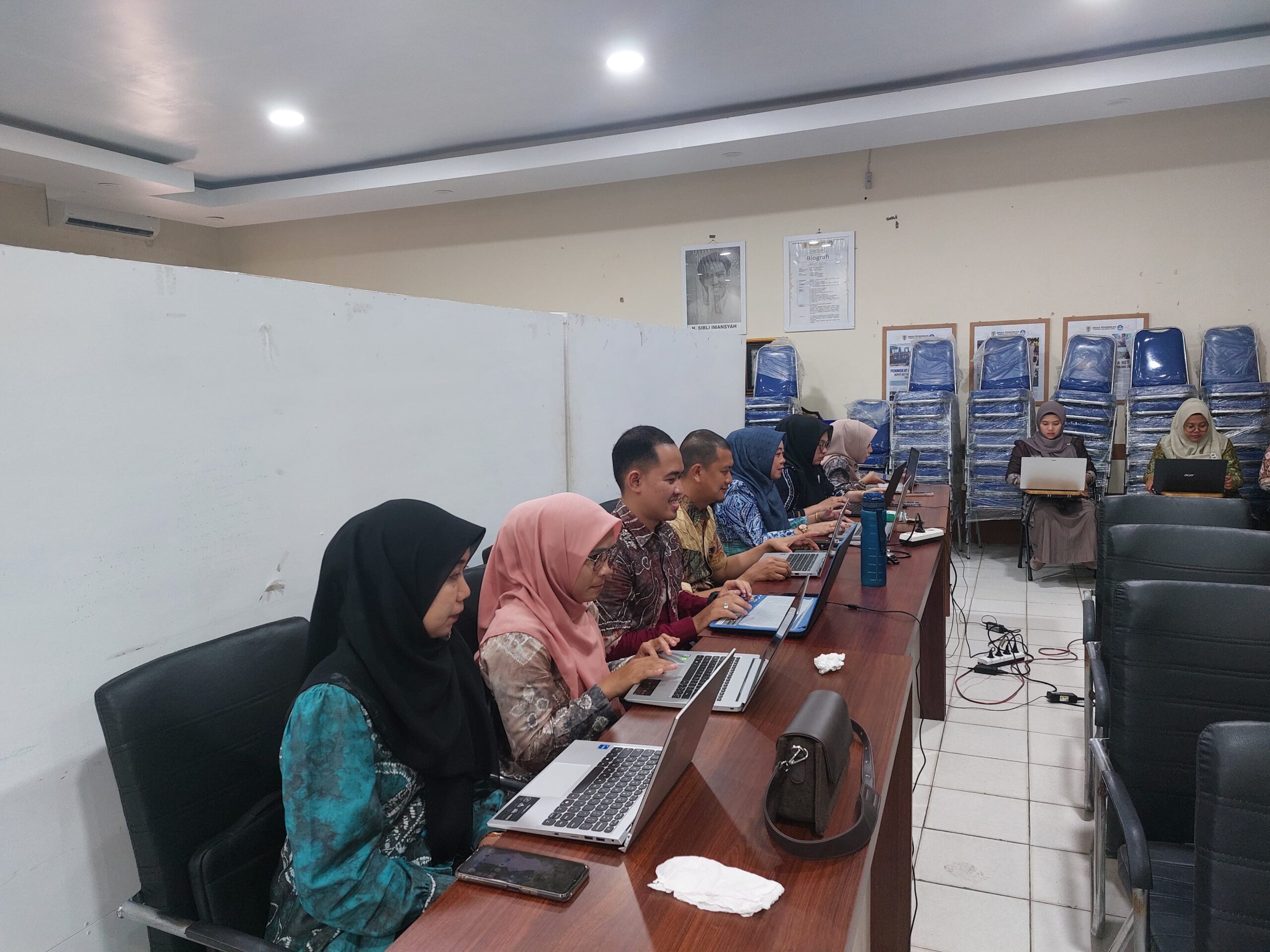 Ratusan Guru dan Pengawas di HST Ikuti Google Certified Educator Level 1