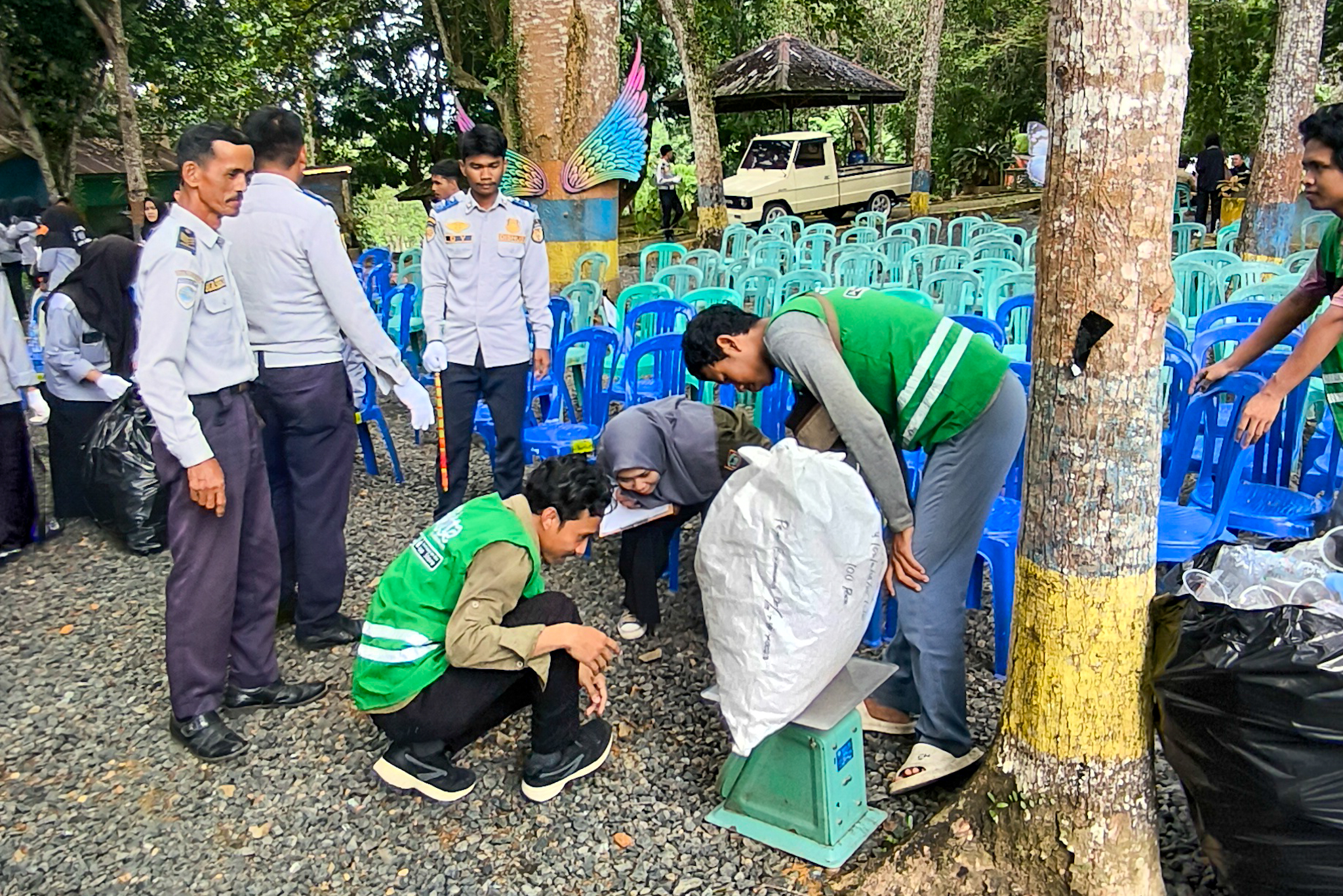 Dukung FOLU 2030, Ratikita.id Gelar Aksi “100 Orang Bersih Lingkungan” di Wisata Pagat HST