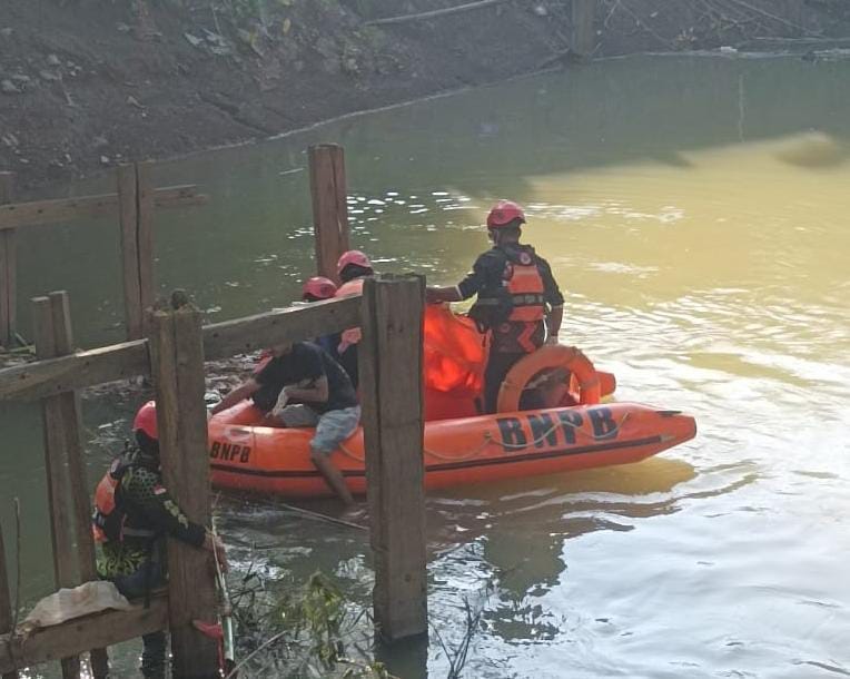 Penemuan Mayat Tukang Becak Mengapung di Sungai Barabai