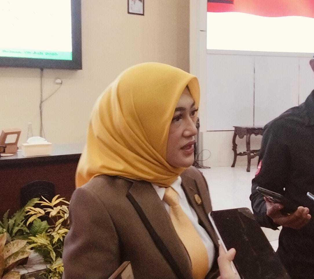 Hj Suryatin Hidayah Resmi Dilantik sebagai Anggota DPRD PAW HST Gantikan Hendra Suriadi