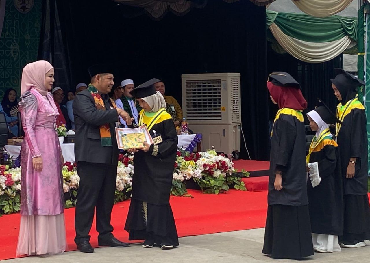 1.668 Santri Resmi Diwisuda, Bupati HST Ajak Tanamkan Nilai Qur’ani Sejak Dini