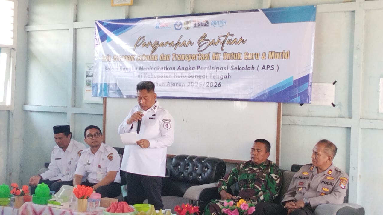 Kisah Inspiratif : Pernah Pinjam Seragam Saat Sekolah, Kini Bupati Samsul Rizal Bantu Ribuan Siswa di Hulu Sungai Tengah