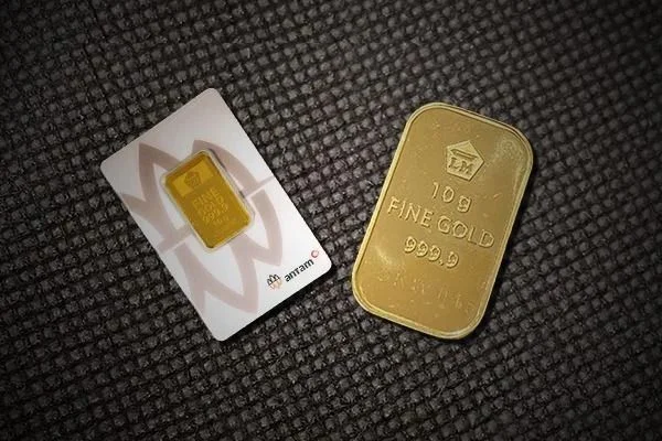 Harga Emas Antam Merosot ke Rp1,917 Juta