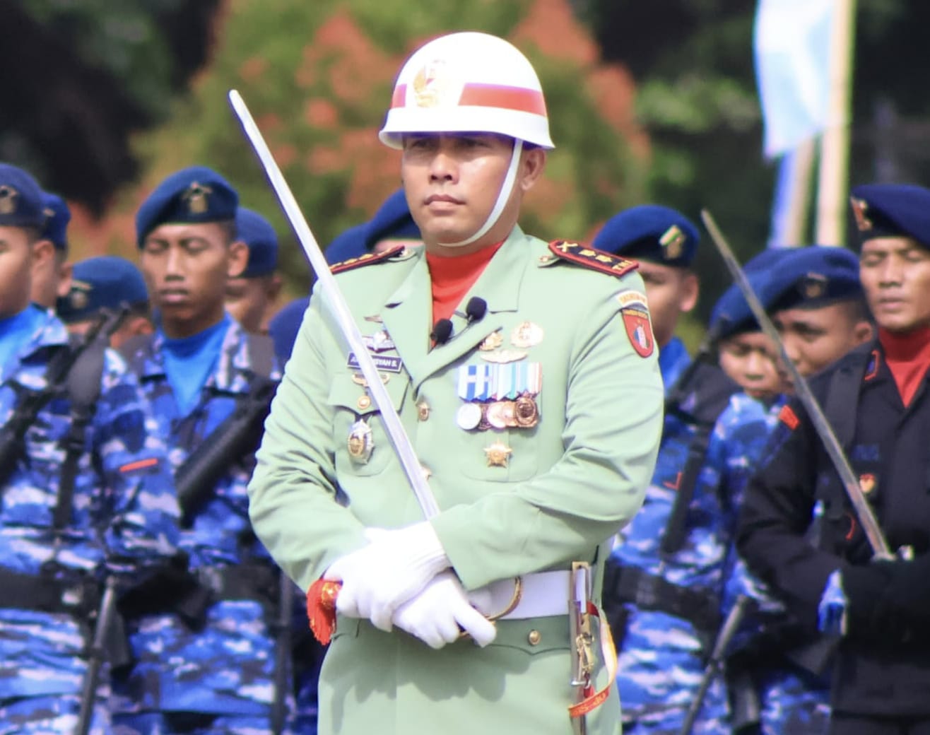 Dandim 1002/HST Jadi Komandan Upacara Peringatan HUT ke-80 RI di Kantor Gubernur Kalsel