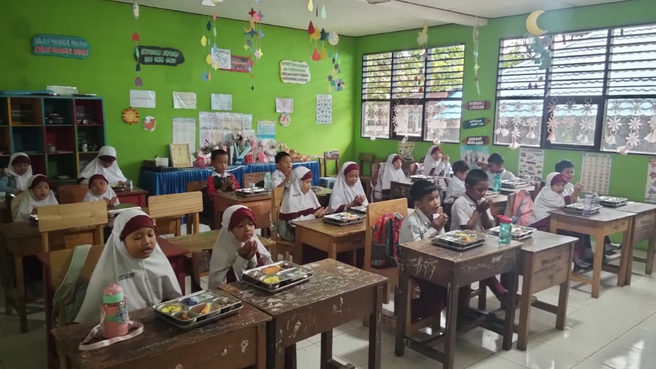 SDN 1 Barabai Darat Gencar Dorong Anak-anak Suka Sayur Lewat Program MBG