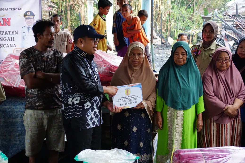 Pemkab HST Bergerak Cepat Bantu Warga Terdampak Kebakaran di Cukan Lipai