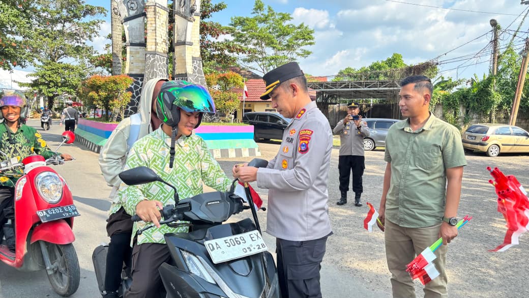 Polres HST Ajak Warga Kibarkan Merah Putih Sambut HUT RI ke – 80