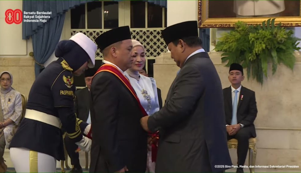 Haji Isam dan Mendiang Haji Leman Terima Penghargaan Negara dari Presiden Prabowo