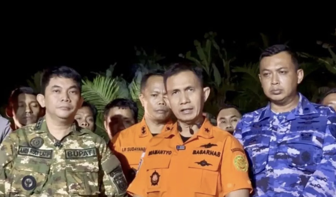 Setelah Evakuasi 31 Jam, Bupati Tanbu Serahkan Delapan Jasad Korban Helikopter ke Basarnas