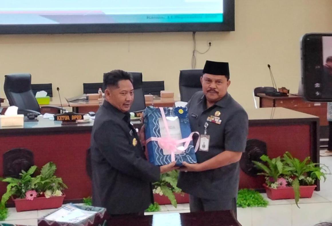 Bupati HST Sampaikan Rancangan APBD 2026 dalam Rapat Paripurna
