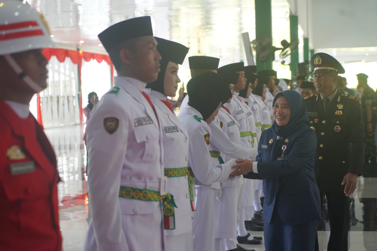 Bupati Tanah Bumbu Kukuhkan 48 Anggota Paskibraka, Siap Bertugas di Upacara HUT ke-80 RI
