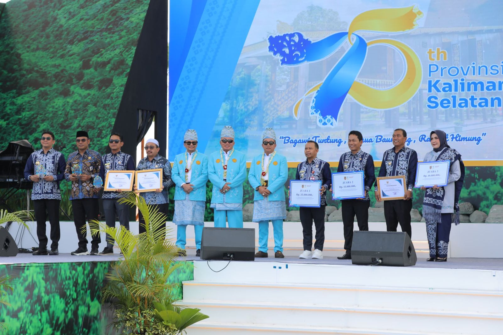 Membanggakan! Bupati Tanah Bumbu Raih Penghargaan Investasi Terbaik ke-2 di Kalsel