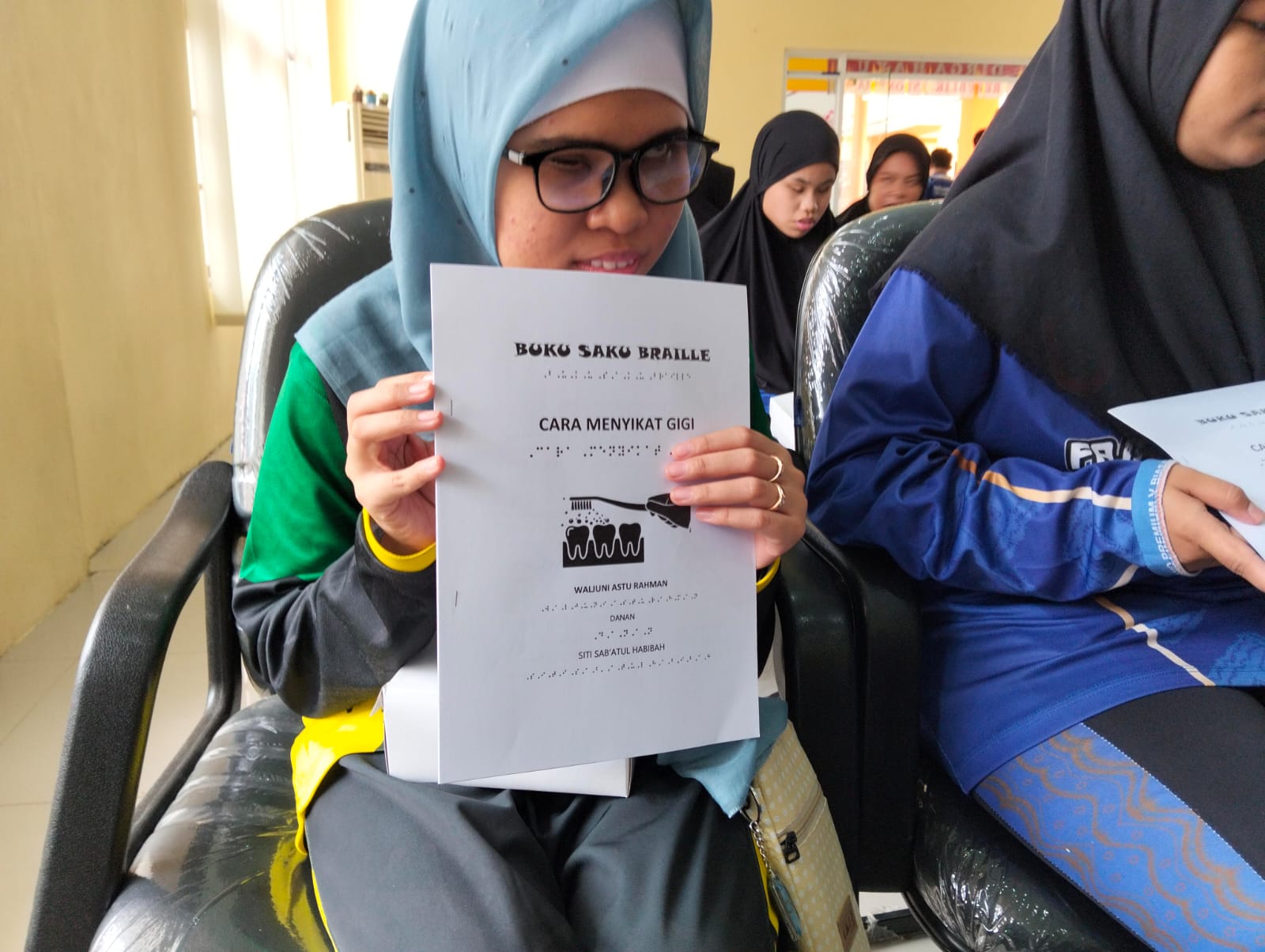Poltekkes Kemenkes Banjarmasin Terapkan Buku Saku Braille Kesehatan Gigi di Panti Fajar Harapan